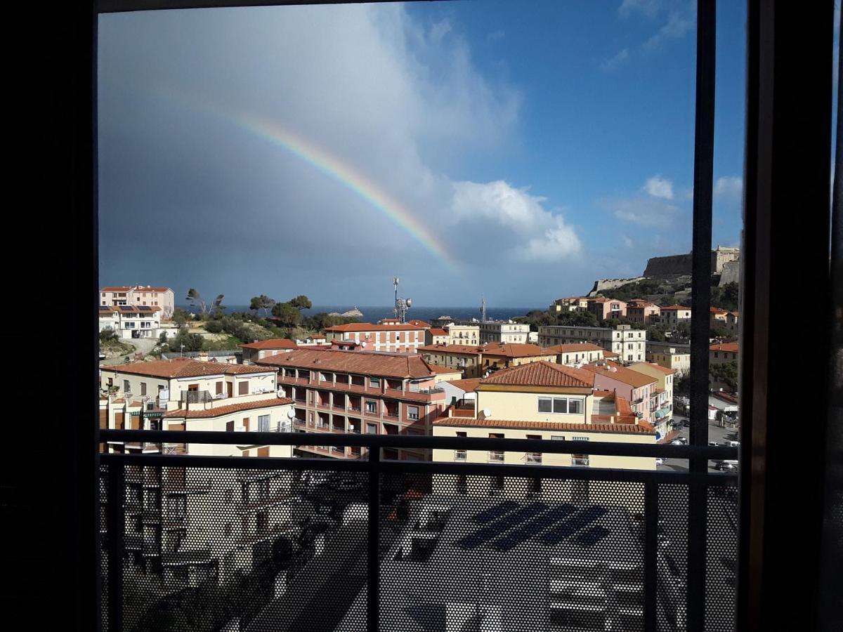 B & B La Terrazza Sul Mare ポルトフェッラーイオ エクステリア 写真